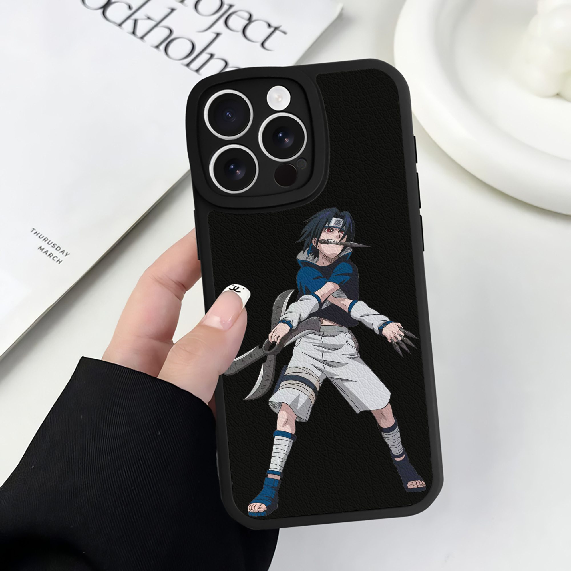 （画像用） NARUTO -ナルト- うちは サスケ Uchiha Sasuke 【iPhone 16シリーズ対応】シリコンスマホケース（レザー調） 材質：シリコン
